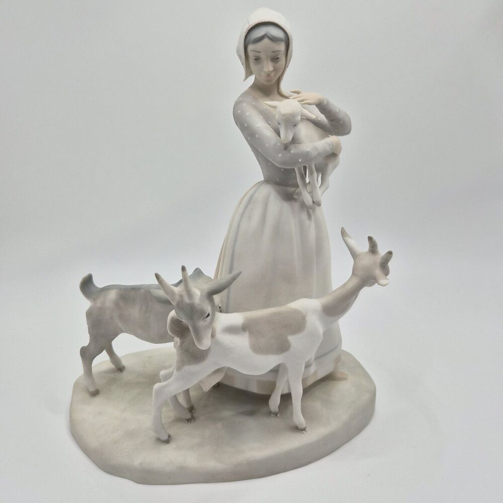 Lladro #1001 Shepherdess With Goats 1969-87 Porcelain FigurineMATTE Finish RARE